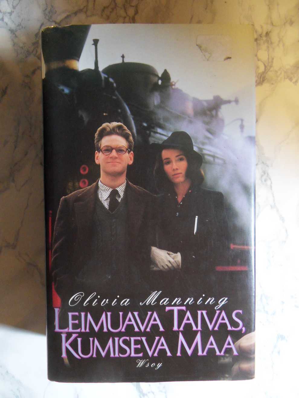 Leimuava Taivas, Kumiseva Maa, Olivia Manning