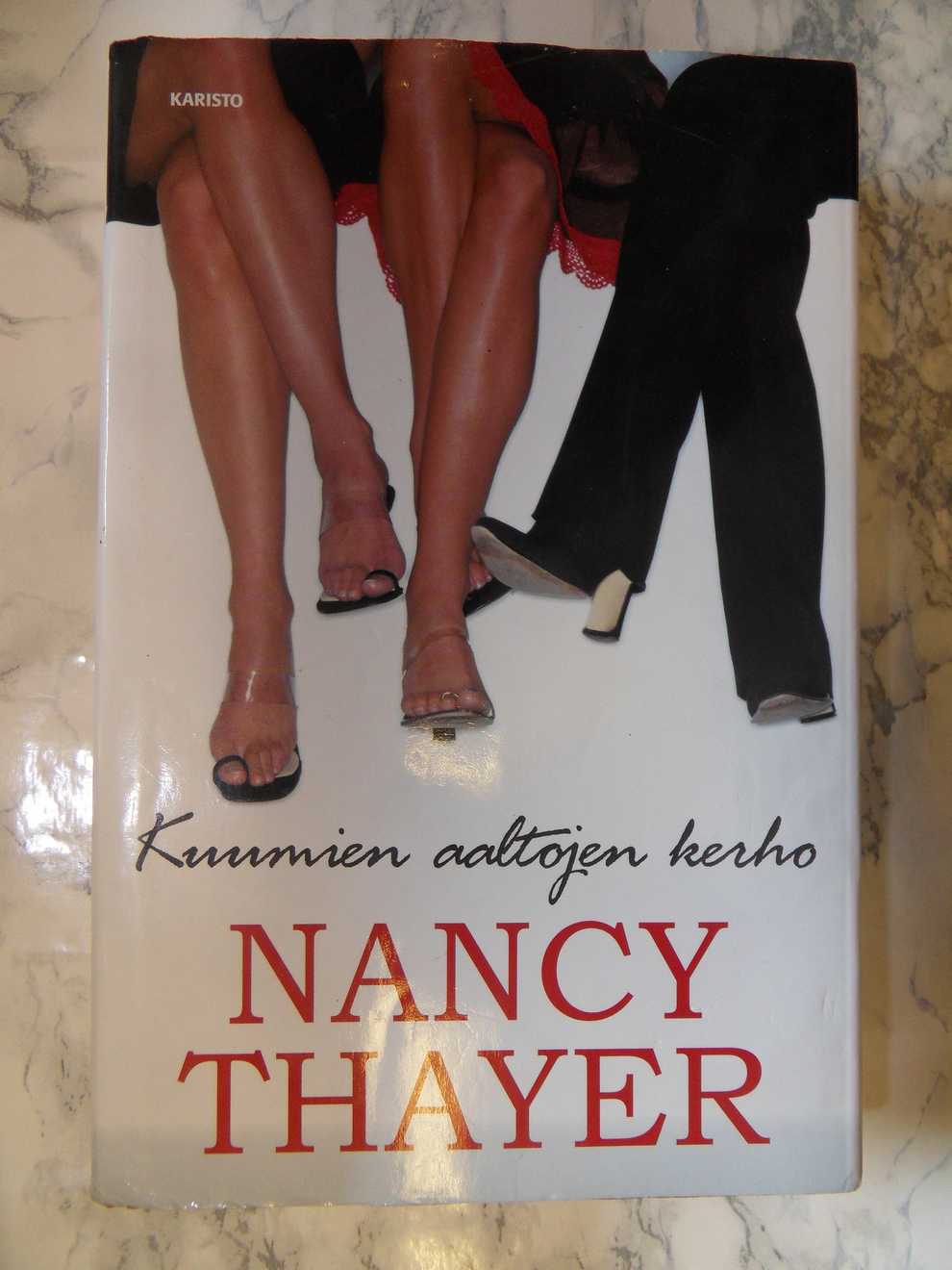 Kummien aaltojen kerho, Nancy Thayer