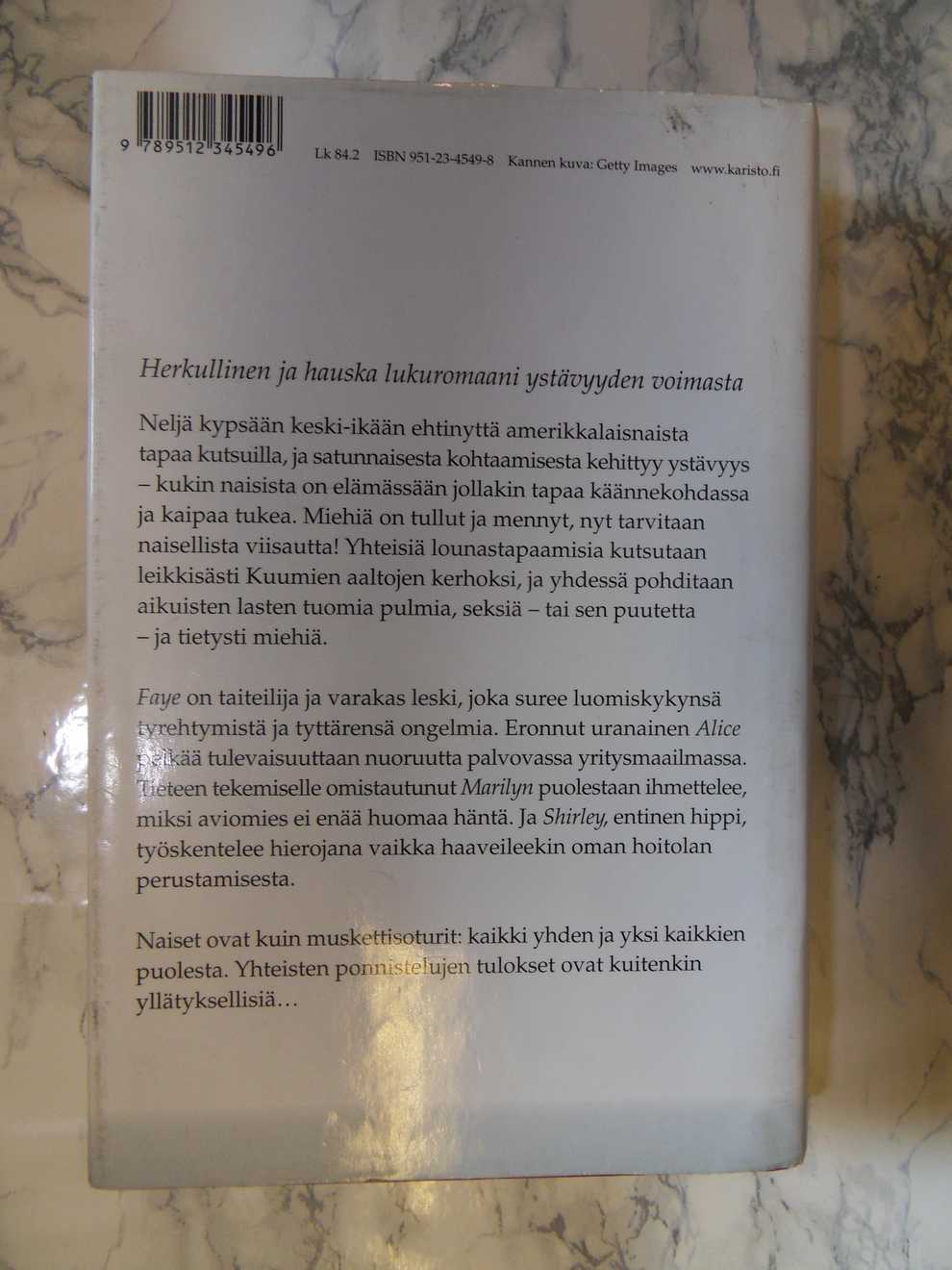 Kummien aaltojen kerho, Nancy Thayer - Image 2